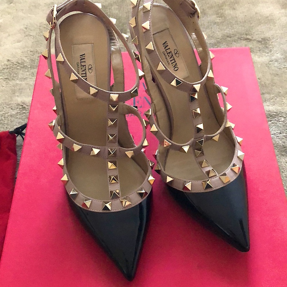 Valentino Garavani Rockstud Black Pump
